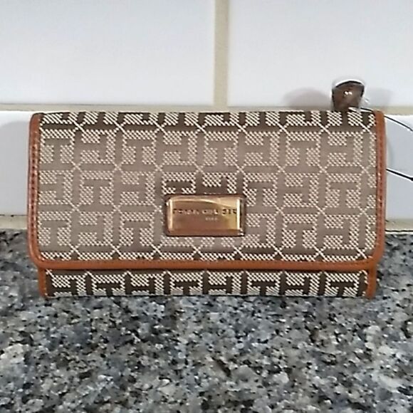Tommy Hilfiger Brown/Tan Signature Trifold Wallet. NWT - Picture 1 of 10